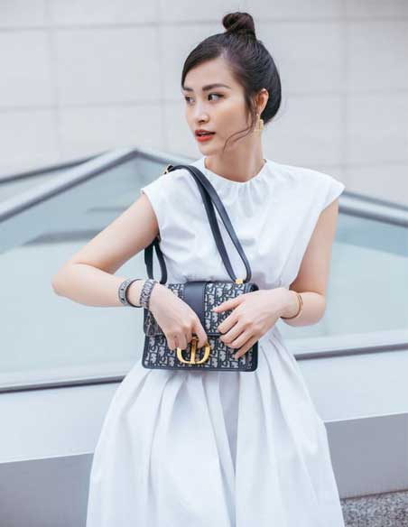 Đông Nhi và túi Dior 30 Montaigne